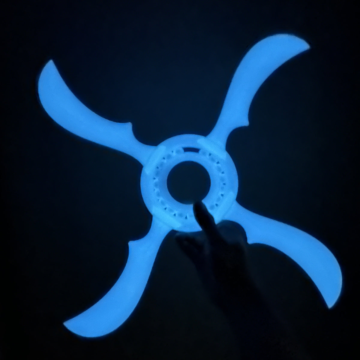 Naruto Anime Rotatable Shuriken Prop, Luminous Glow In The Dark Four Blades Ninja Shuriken, Hand Spinning Cosplay Weapon Replica, Anime Collection Display Toy for Naruto Fans