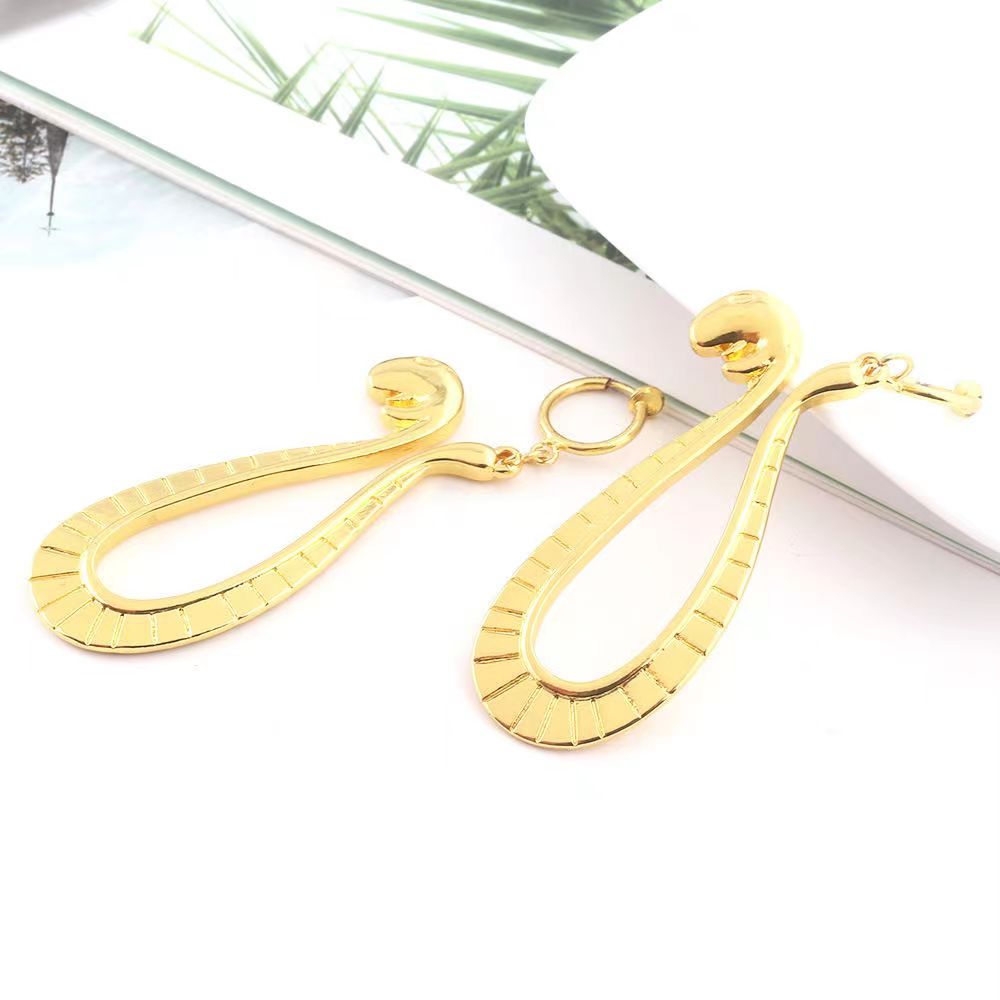 One Piece Anime Cosplay Earrings, Roronoa Zoro Trafalgar Law Gold Dangle Drop Hoop Earrings, Metal Costume Jewelry, Anime Cosplay Accessories Gift for One Piece Fans