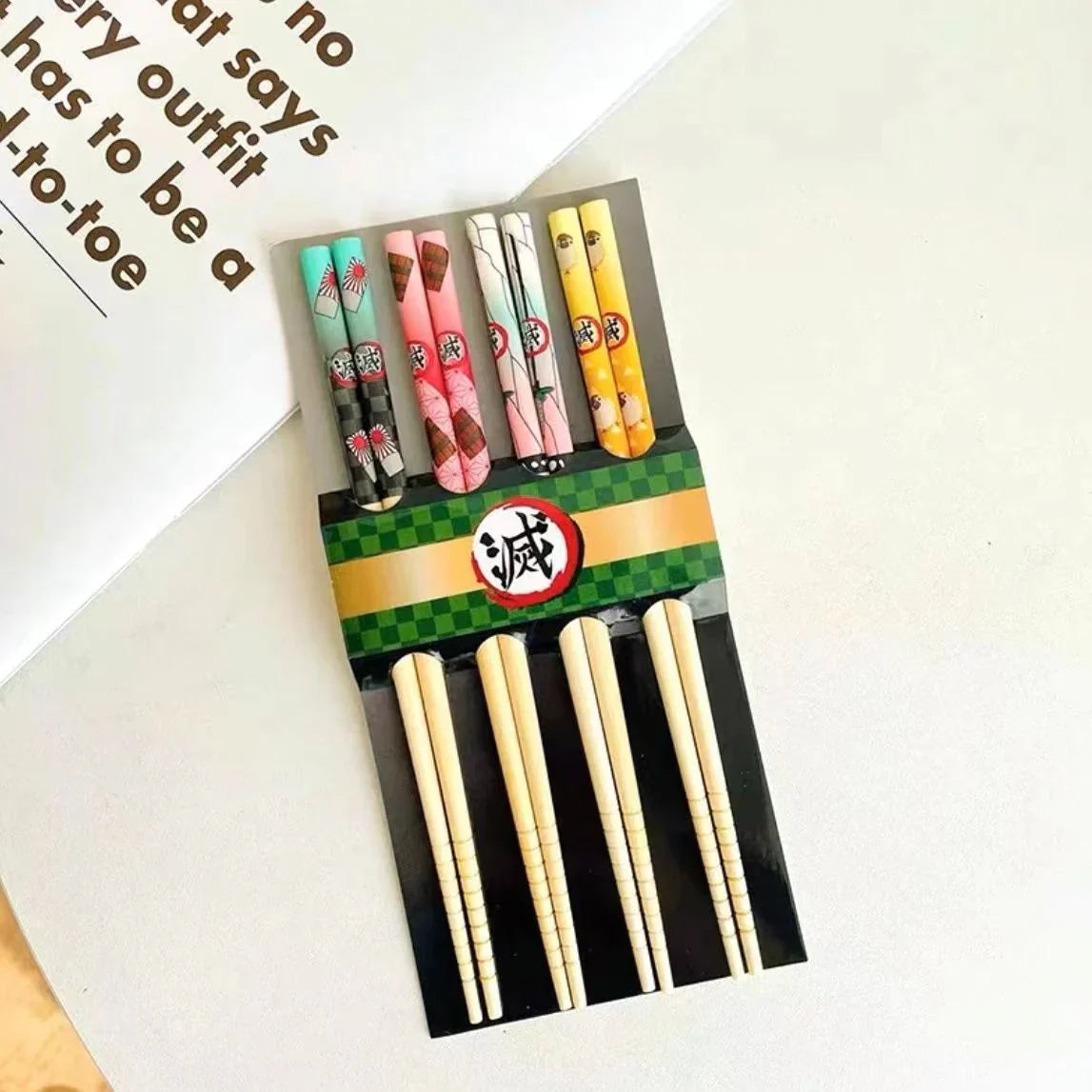 Demon Slayer Anime Bamboo Chopsticks Set, 5 Pairs Reusable Printed Chopsticks, Tanjiro Nezuko Zenitsu Inosuke Pattern Tableware, Japanese Style Dinner Utensils, Anime Fan Gift Pack