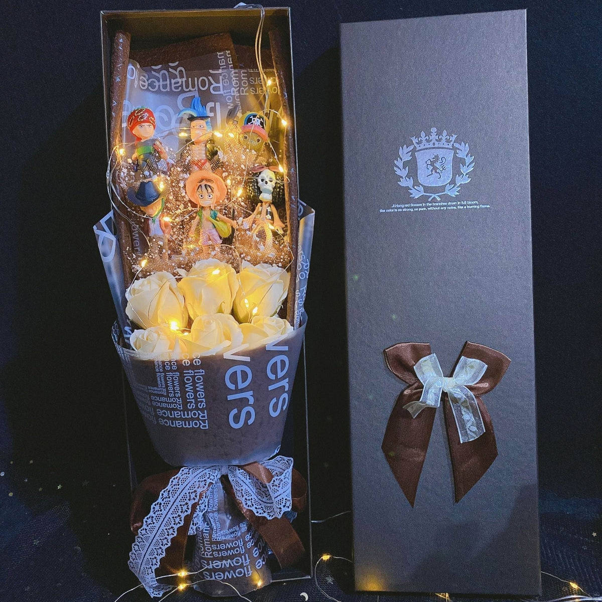 One Piece Figure Bouquet, Anime Luffy Zoro Sanji Chopper Figurine Bouquet with LED Fairy Lights, Artificial Rose Flower Gift Box, Birthday Valentine Anniversary Gift for Anime Fans