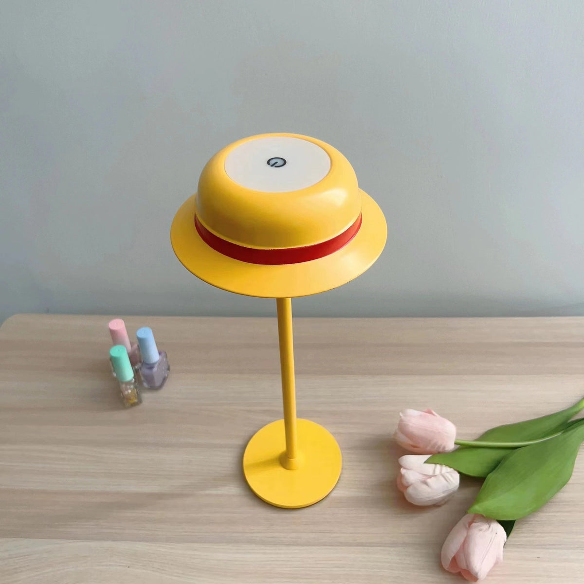 One Piece Luffy Straw Hat Table Lamp, Anime Monkey D Luffy Hat Shape LED Desk Lamp, USB Rechargeable Night Light, Creative Decorative Lamp for Bedroom Study, One Piece Fans Collectible Gift