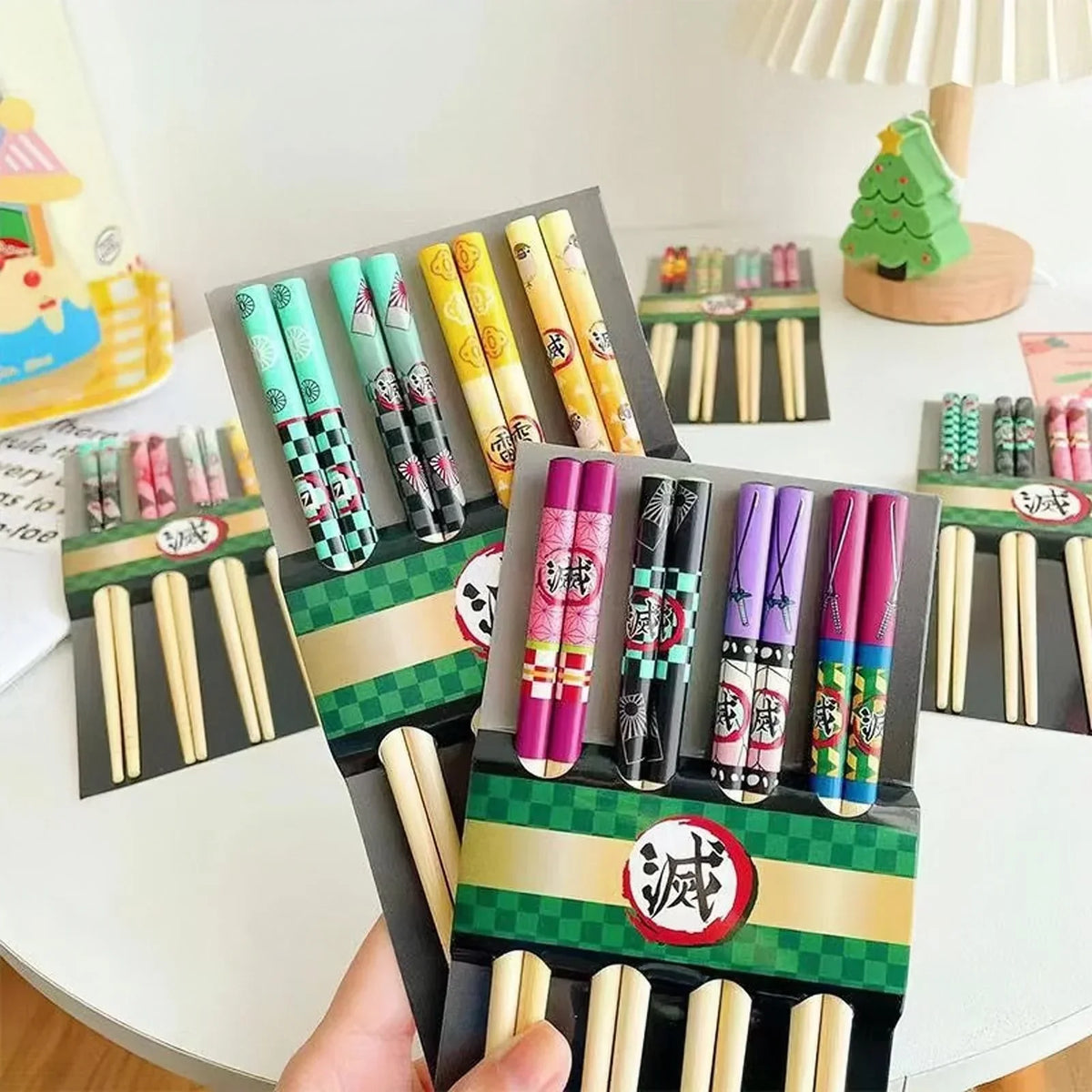 Demon Slayer Anime Bamboo Chopsticks Set, 5 Pairs Reusable Printed Chopsticks, Tanjiro Nezuko Zenitsu Inosuke Pattern Tableware, Japanese Style Dinner Utensils, Anime Fan Gift Pack