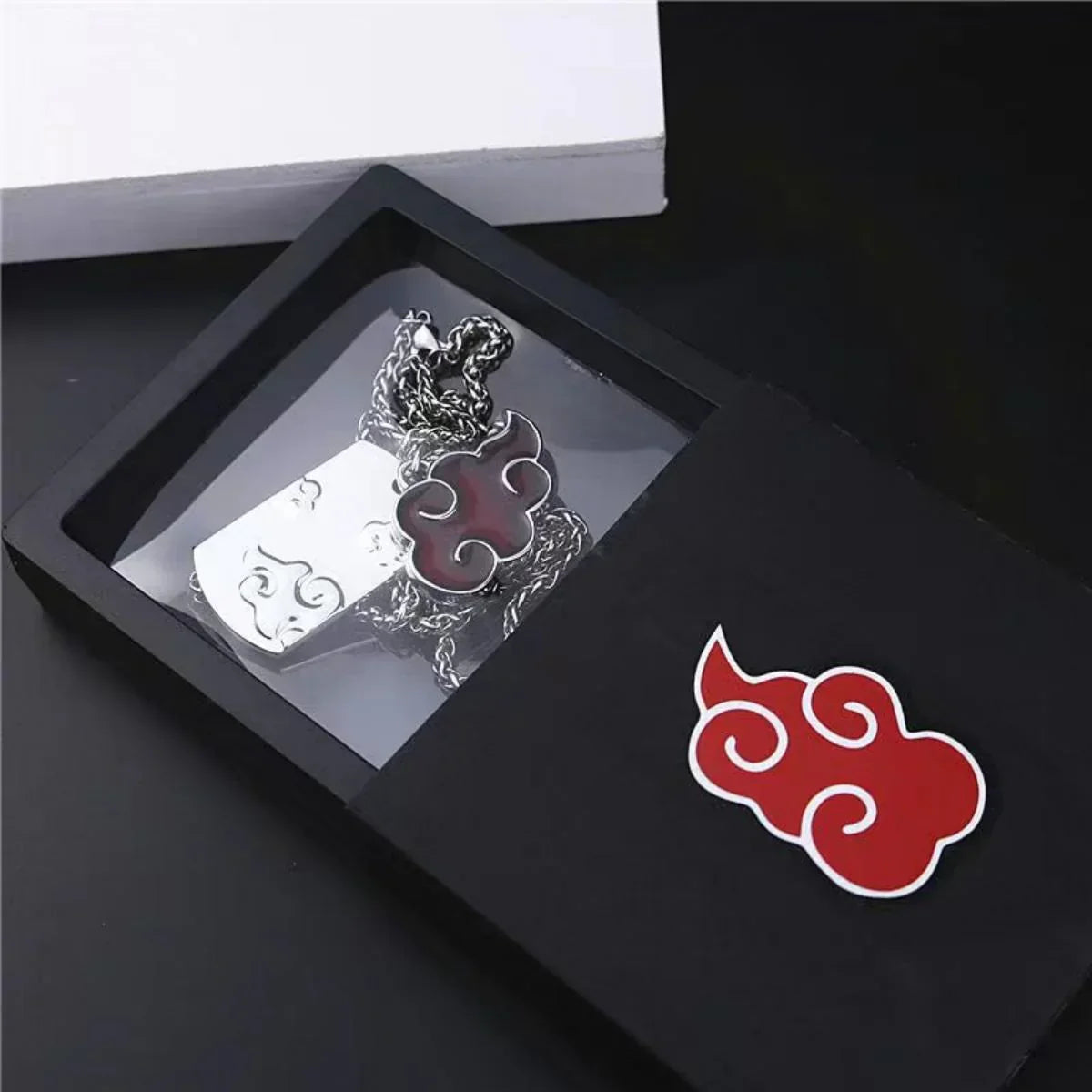 Naruto Akatsuki Red Cloud Keychain, Anime Akatsuki Symbol Metal Key Ring with Gift Box, Cosplay Accessory Pendant Key Chain, Collectible Gift for Naruto Anime Fans