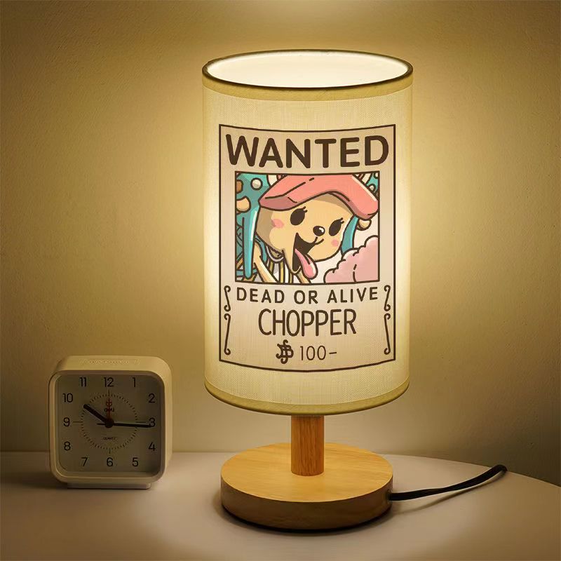 One Piece Wanted Poster Table Lamp, Anime Straw Hat Crew Wanted Print Night Light, Wooden Base Bedside Desk Lamp, Soft Warm Light Decor Lamp, Collectible Gift for One Piece Fans